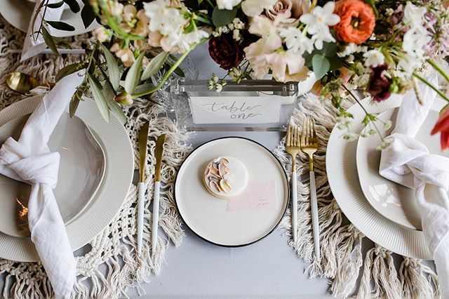 Ok, ok. This is the last time I'll spam you with more pretty details from the shoot I did with @whatpdidnext at @casterleybarn last weekend. But seriously, look at all those beautiful textures, and those amazing cookies by @jemima_cakes. Thank you so muc… ift.tt/2KyygPq