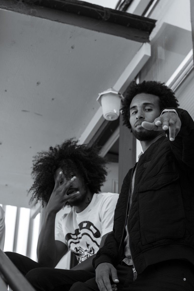 jetpackjones's tweet image. 2 years ago today @ToneOliver and I released our collab album “The Pad”.  This project will forever be relevant and enjoyable to listen to.  Still one of my all time favorite albums 🙏🏾

Prod. By Amber Haze
Album art by @eustvce 

jetpackjones.bandcamp.com/album/the-pad