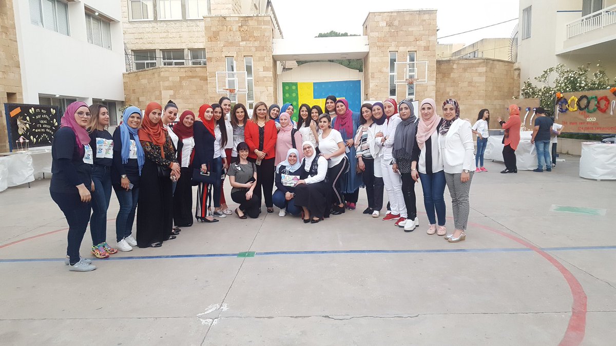 وكلّ الأيادي إذا اجتمعت دنا المجد حتمًا لنا وابتسم.. بغير التّعاون لن نرتقي وليس لنا ذكر بين الأمم..
#Exhibition_2018
#stem_festival3 
@DawhaHighSchool