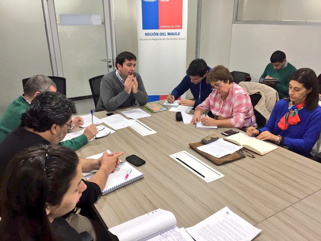 MDSMaule's tweet photo. Seremi Juan Eduardo Prieto (@jedoprieto) encabeza mesa intersectorial del @EligeVivirSano, con el objetivo de potenciar el sistema en la región del Maule https://t.co/oExt54OoV5