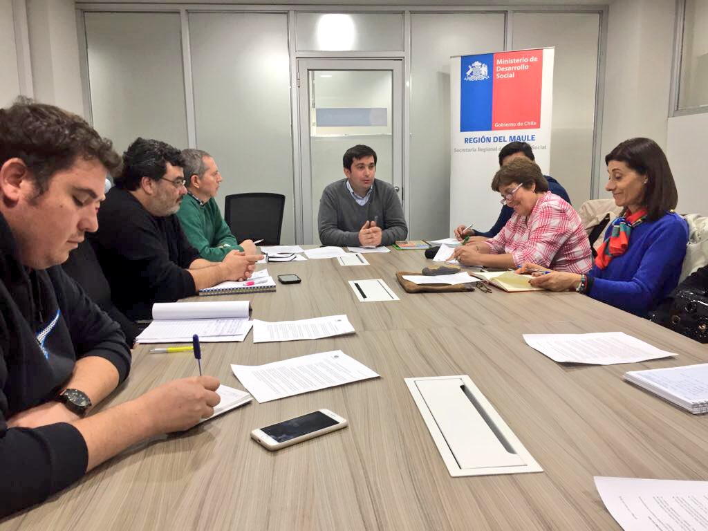 MDSMaule's tweet photo. Seremi Juan Eduardo Prieto (@jedoprieto) encabeza mesa intersectorial del @EligeVivirSano, con el objetivo de potenciar el sistema en la región del Maule https://t.co/oExt54OoV5