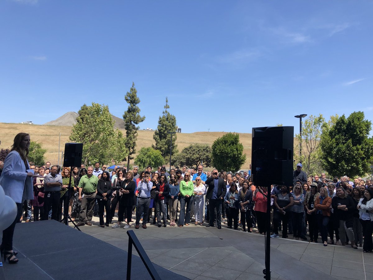 brettr_tx's tweet image. New opening of the awesome NetApp Data Visionary Center for a new experience in customer briefings. #NetAppDVC