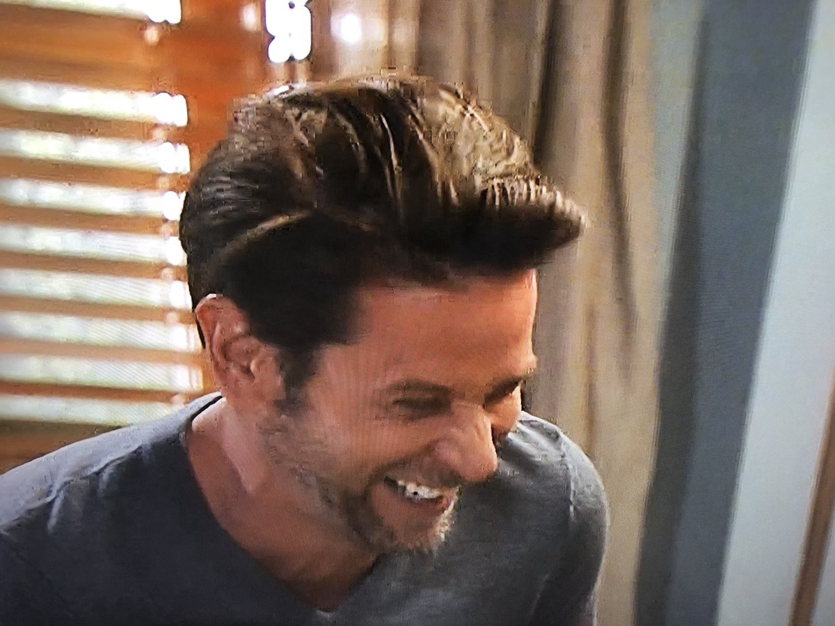 BeckySlaysGH's tweet photo. Guys #Friz has a pillow fight and it was the cutest freakin thing EVER. #GH π https://t.co/1NFjcHoLV4