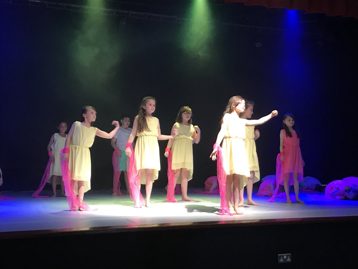 MrsThomasBeacon's tweet photo. A sneak preview from our tech run through this week with our primary schools. Roll on Spring Dance 2018 @Beacon_Academy  @CrowboroughLife https://t.co/Om5W7386LG