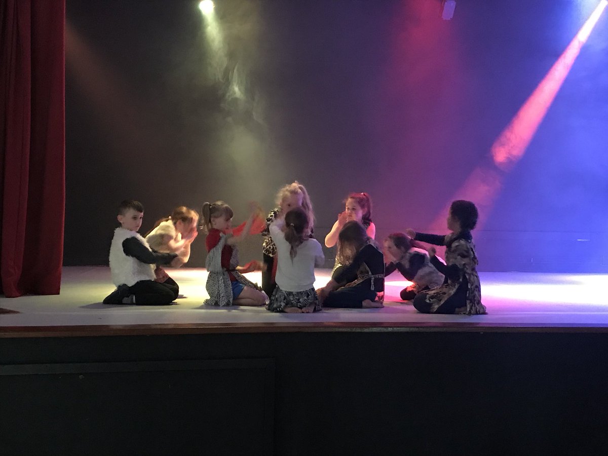 MrsThomasBeacon's tweet photo. A sneak preview from our tech run through this week with our primary schools. Roll on Spring Dance 2018 @Beacon_Academy  @CrowboroughLife https://t.co/Om5W7386LG