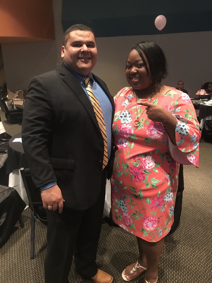 LsocChoir's tweet photo. Mr. @ElmerAvellaneda was the @LsocChoir’s guest speaker at our awards banquet! He gave an amazing speech to our students! @lifeschools https://t.co/eZjbf7Vf0d