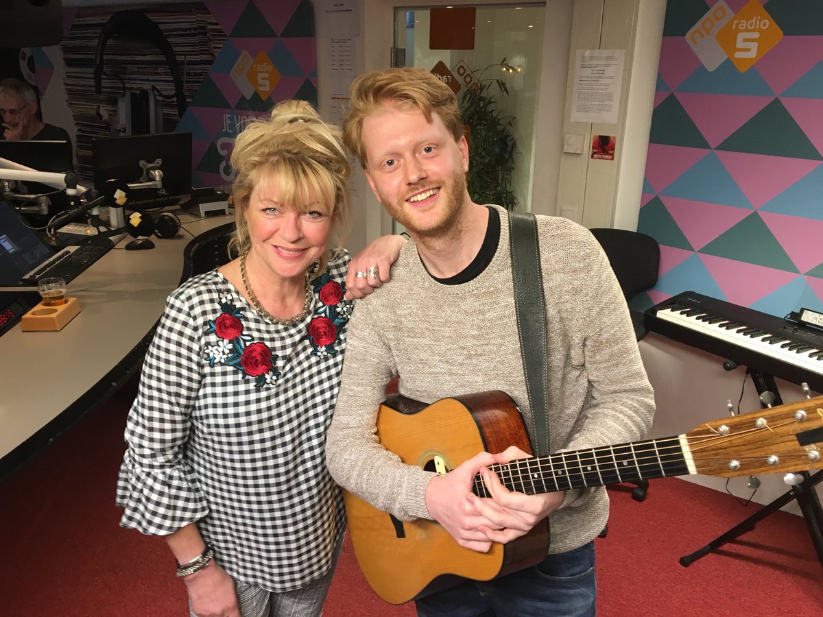 DeMAXradio's tweet image. Singer-songwriter @BaerTraa was vanavond te gast in De MAX! Vorige week verscheen zijn debuutsingle #stonecoldwoman en in de studio speelde hij een prachtig nummer over zijn zus #marthamae