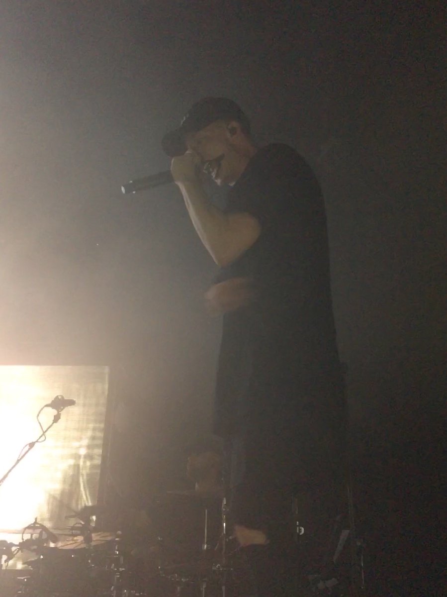x0Warrior's tweet photo. « See, I am the voice of all these kids that think things, but never say 'em
That's why they come to my shows wearing the NF hoodies and hats low like we're carrying weapons » @nfrealmusic 
#PerceptionWorldTour
Thank you Nate. https://t.co/bOICQtAsgf
