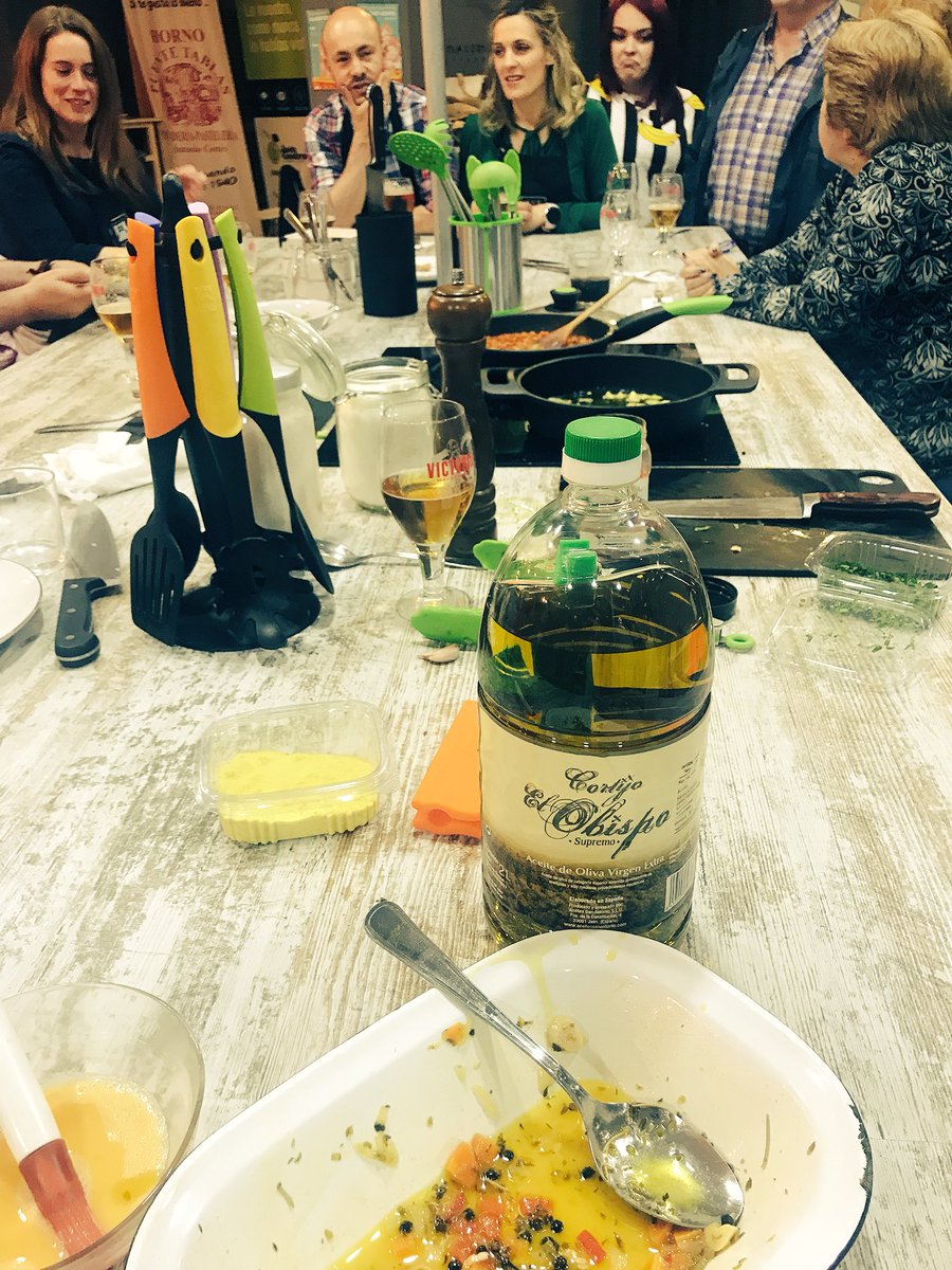 JaenGastronomco's tweet photo. Hoy cocinamos con el #Aove de categoría superior Cortijo El Obispo de @CortijolaTorre. 🔝🔝

#JaénGastronómico https://t.co/lpM1dp63FF