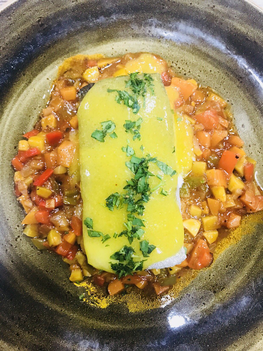 JaenGastronomco's tweet photo. Menuda pinta tiene este bacalao al pil-pil de @cookyartoledano para @prensajaen y @PeriodistasAND. 
Un lujo los platos de @TODOHOTEL. 

#JaénGastronómico https://t.co/ic2JTgEMQo