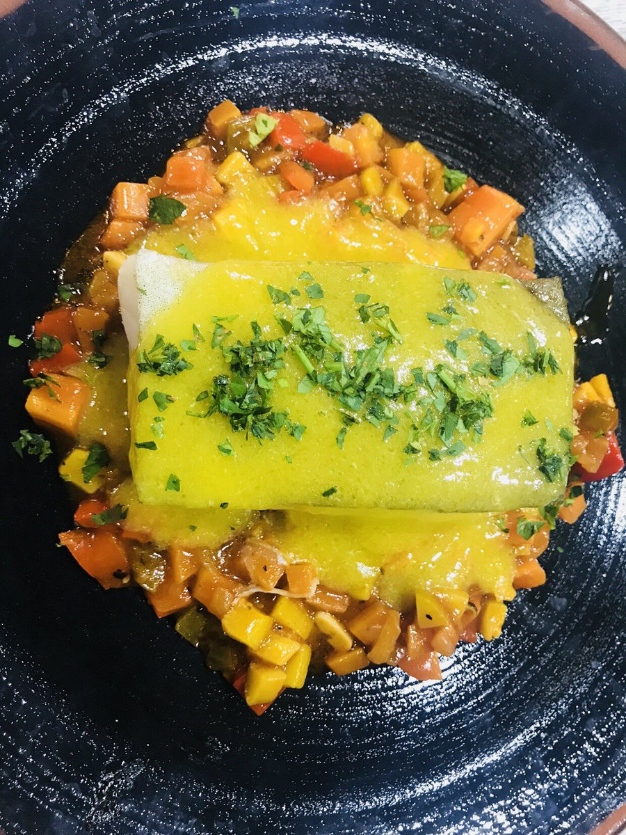 JaenGastronomco's tweet photo. Menuda pinta tiene este bacalao al pil-pil de @cookyartoledano para @prensajaen y @PeriodistasAND. 
Un lujo los platos de @TODOHOTEL. 

#JaénGastronómico https://t.co/ic2JTgEMQo