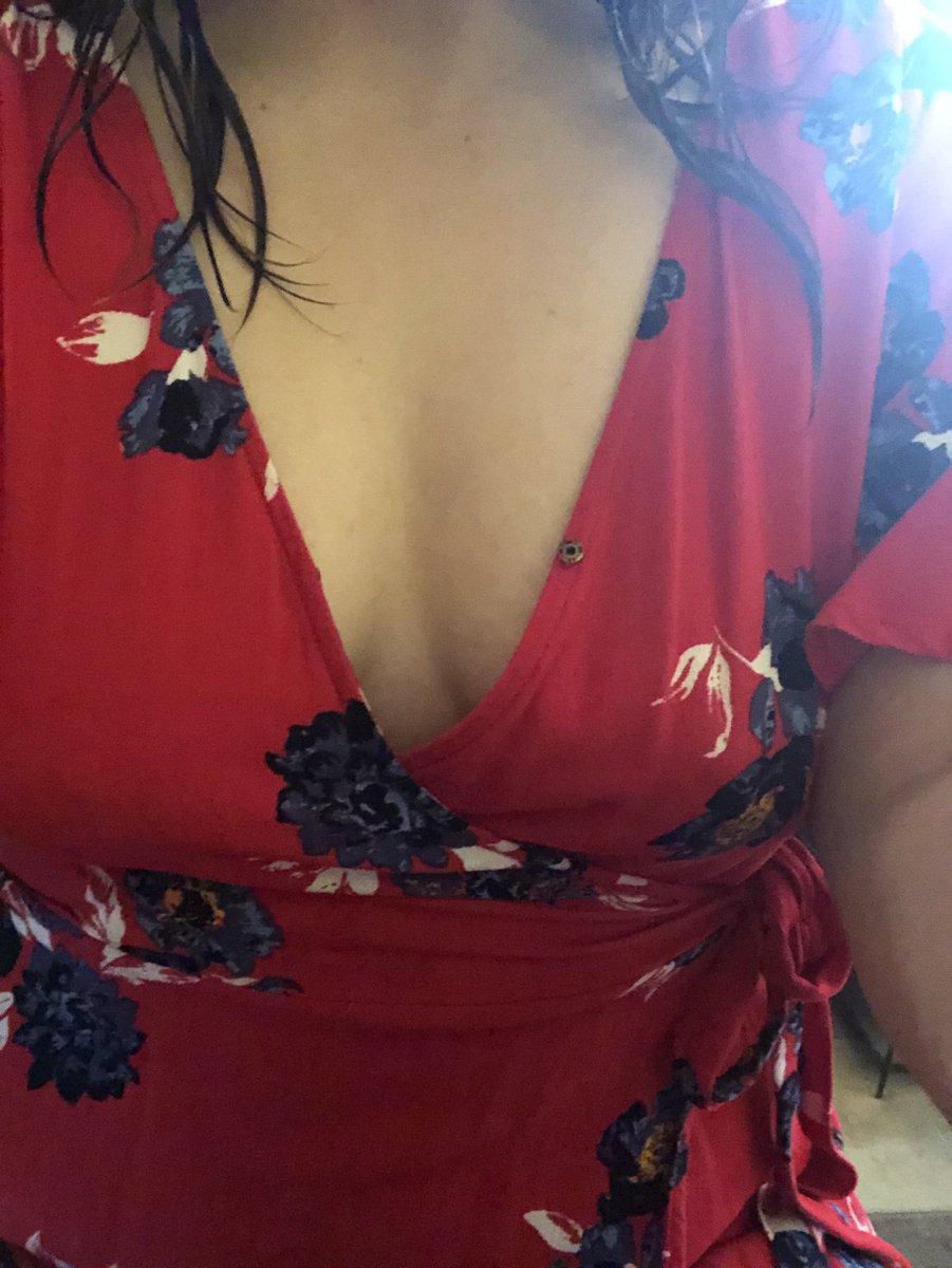 ann_andcats's tweet photo. My poor boobs have been trapped in a bra for too long!! #goingbraless #settingthemfree #freetheboobies https://t.co/RipXd2D0Q4
