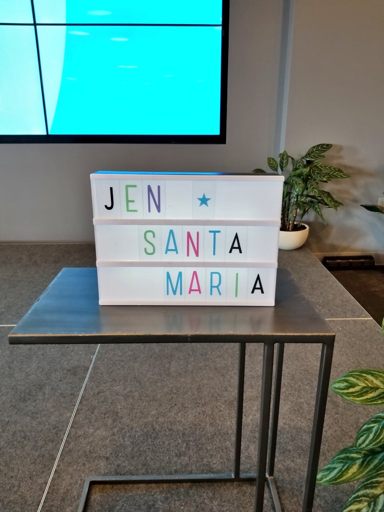 lmpacas's tweet photo. Get ready @TwitterNYC...@jensantamaria about to blow you all away! #LoveWhoYouWorkWith #twittercomms https://t.co/lXntc3rUUl