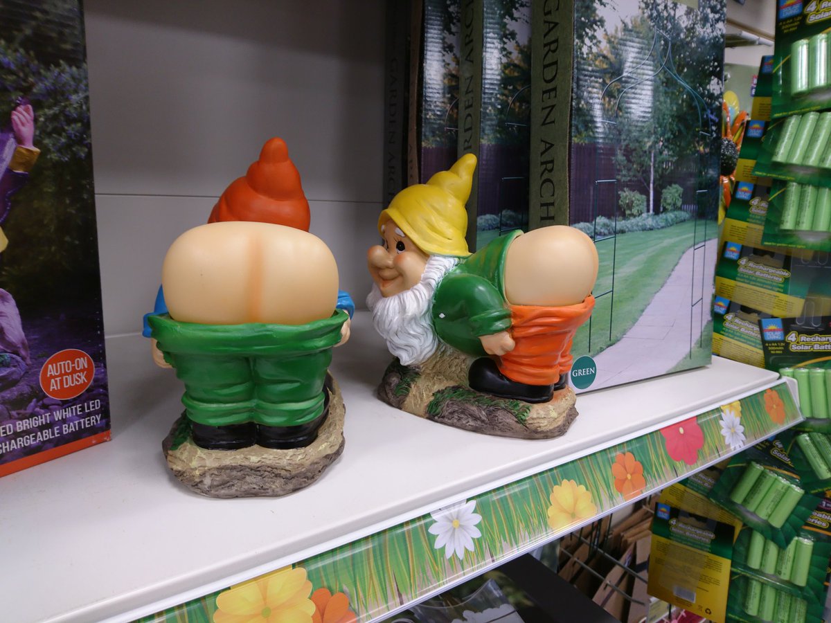 shademade's tweet photo. @csdanger saw these in Gravesend and thought of you! https://t.co/QKLm3d5FWq
