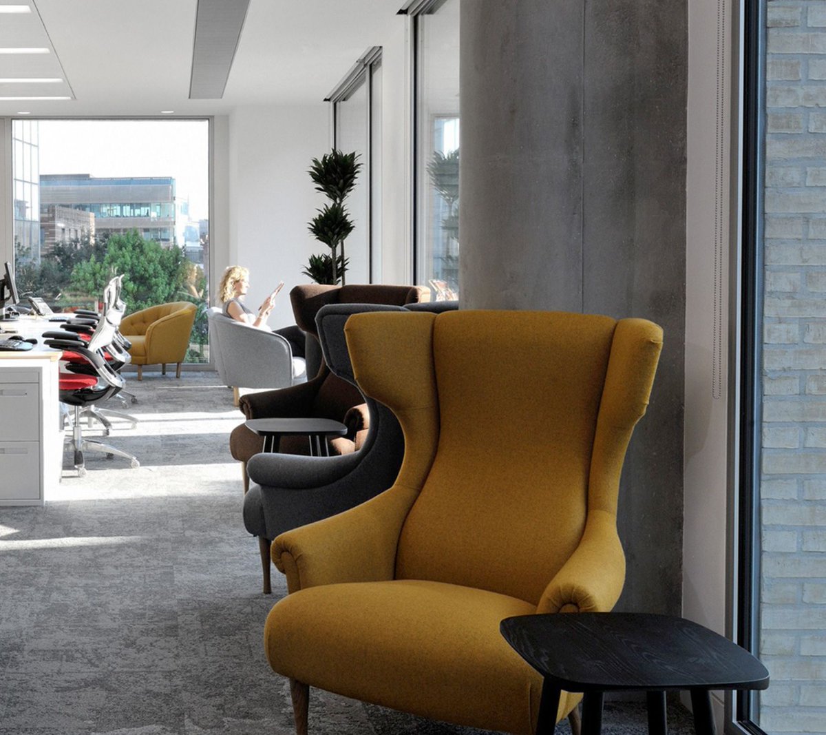 WorkhouseColl's tweet image. Love this image of our Soho chairs in Bacardi's London offices. Interior design and 📷 by @iaarchitects