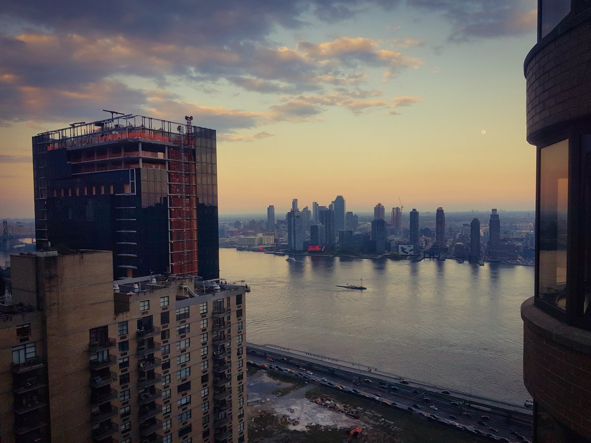 RT@NYCDailyPics New York by <a href="/marfeluca/">Luca Marfé</a> #newyork #nyc #Hotelbelleclaire