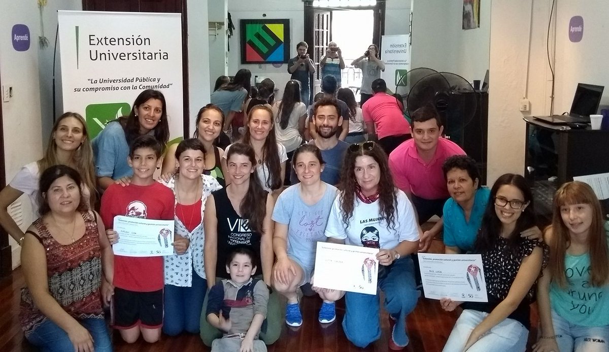 extensionunr's tweet photo. Te mostramos las imágenes del taller de prácticas y saberes de la experiencia cubana en extensión. 📽 https://t.co/vERbx9w0nQ Lee la crónica acá 🌐: https://t.co/RpL6QRCKUU @UNRoficial @SDearma @Juanma_Medina @unionleu #UNR #ULEU https://t.co/JYQOBmlxN9