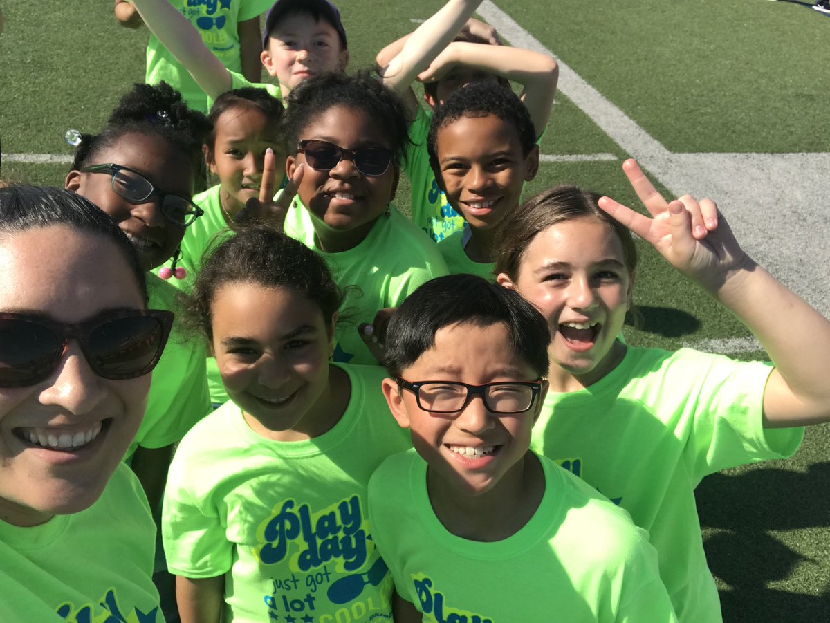 MrsVasquez215's tweet photo. Everything about 4th grade Playday #favoriteschoolmemory #KISDcelebrate #heritageheros #HESisthebest https://t.co/jCVhBCefAP