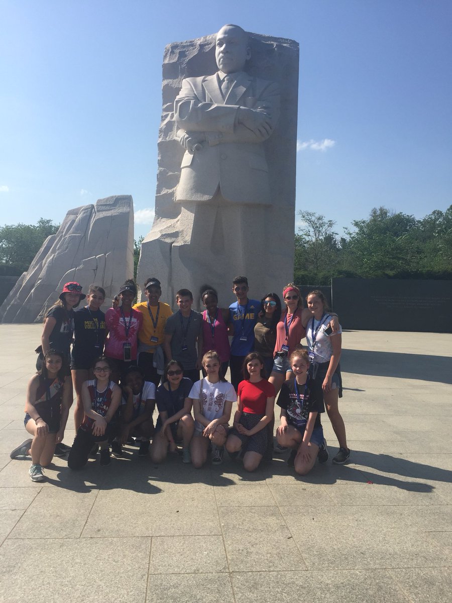 EastHills4_8's tweet photo. Loving the memorials - students having a blast #ehdc18 https://t.co/eVpOds7pCj