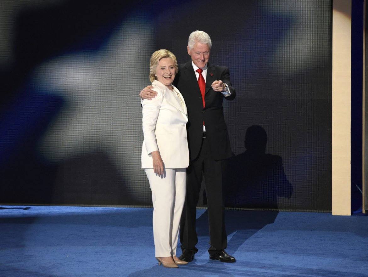 Chris_1791's tweet photo. Time to Declare #Clinton_Foundation Biggest Charity Fraud Ever https://t.co/PpypeCGC8V via @LifeZette https://t.co/jT3p8isx9W