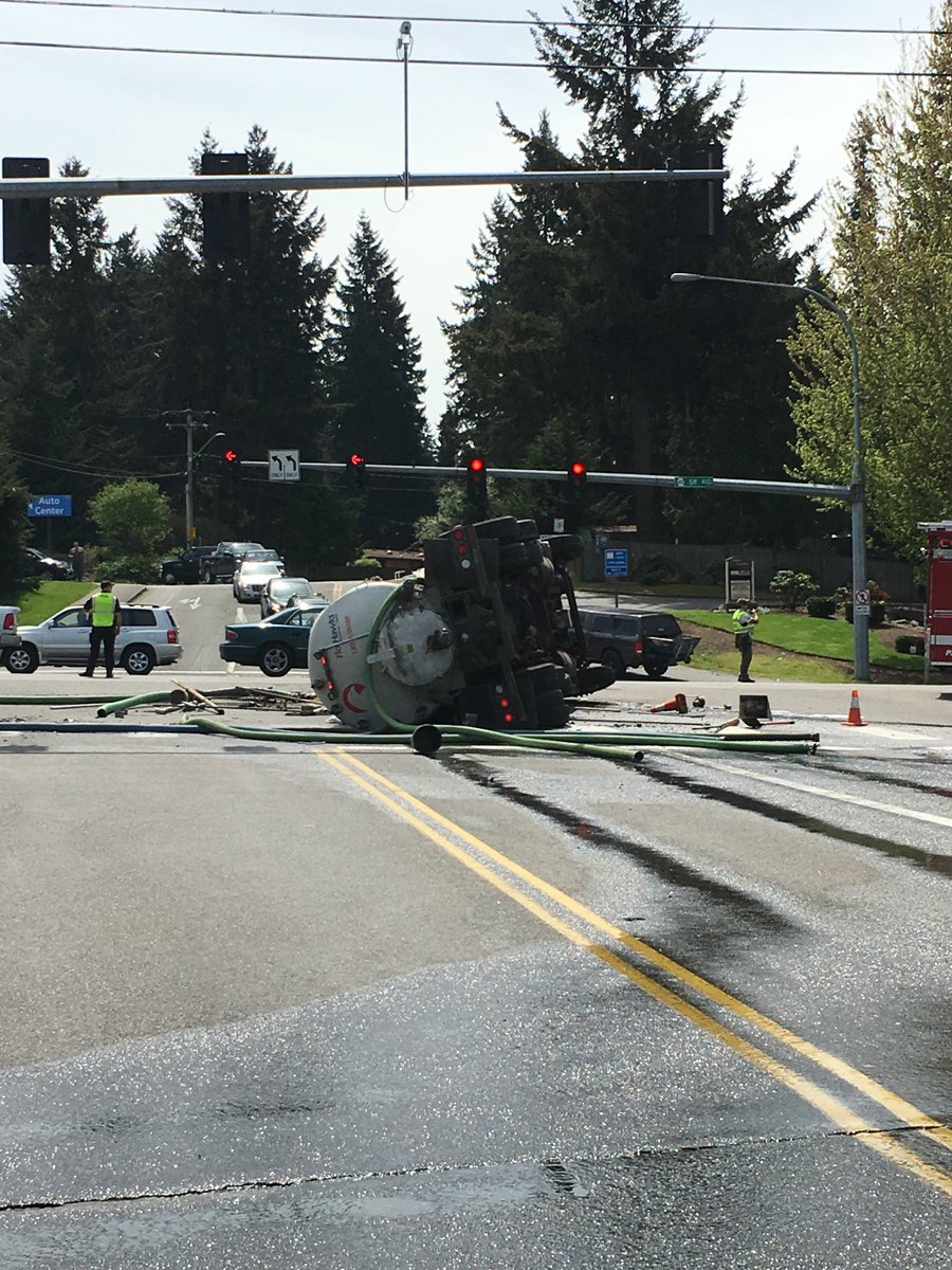 CityBonneyLake's tweet photo. Clean up is in progress...
@WSDOT @BLPoliceDept
#SR410 #BonneyLake https://t.co/6ovUvID0Dd