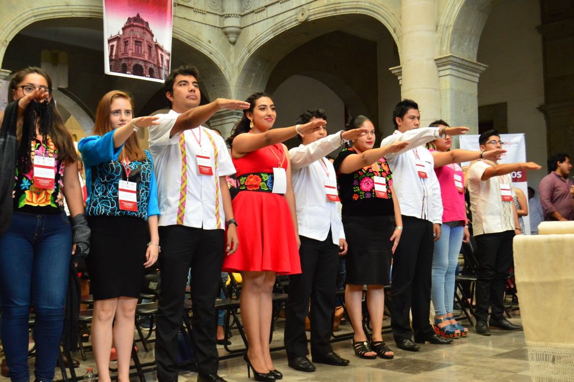 La juventud de México siempre nos contagia con su audacia, su creatividad, su espíritu innovador y con sus ganas de transformar, a favor de un destino más justo y más equitativo para todos los habitantes de nuestro país. #JuventudesMx14