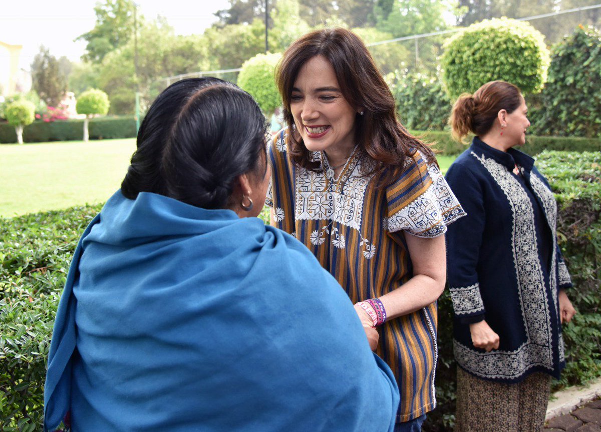 JuanaCuevasR's tweet photo. Hoy me reuní con mujeres michoacanas, conocí sus historias y me conmovió ver la fortaleza con la que enfrentan la vida. Gracias por inspirarnos a ser mejores cada día. https://t.co/dibgLAA9eQ