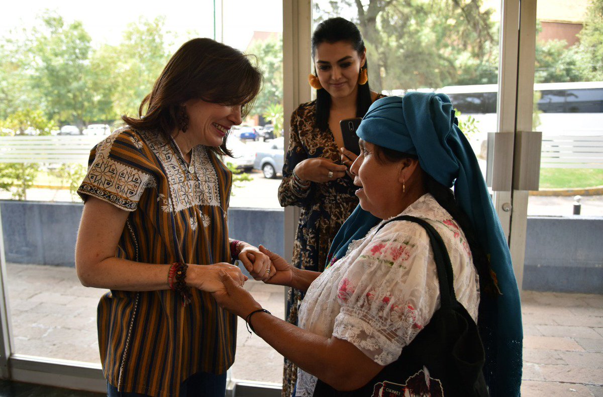 JuanaCuevasR's tweet photo. Hoy me reuní con mujeres michoacanas, conocí sus historias y me conmovió ver la fortaleza con la que enfrentan la vida. Gracias por inspirarnos a ser mejores cada día. https://t.co/dibgLAA9eQ