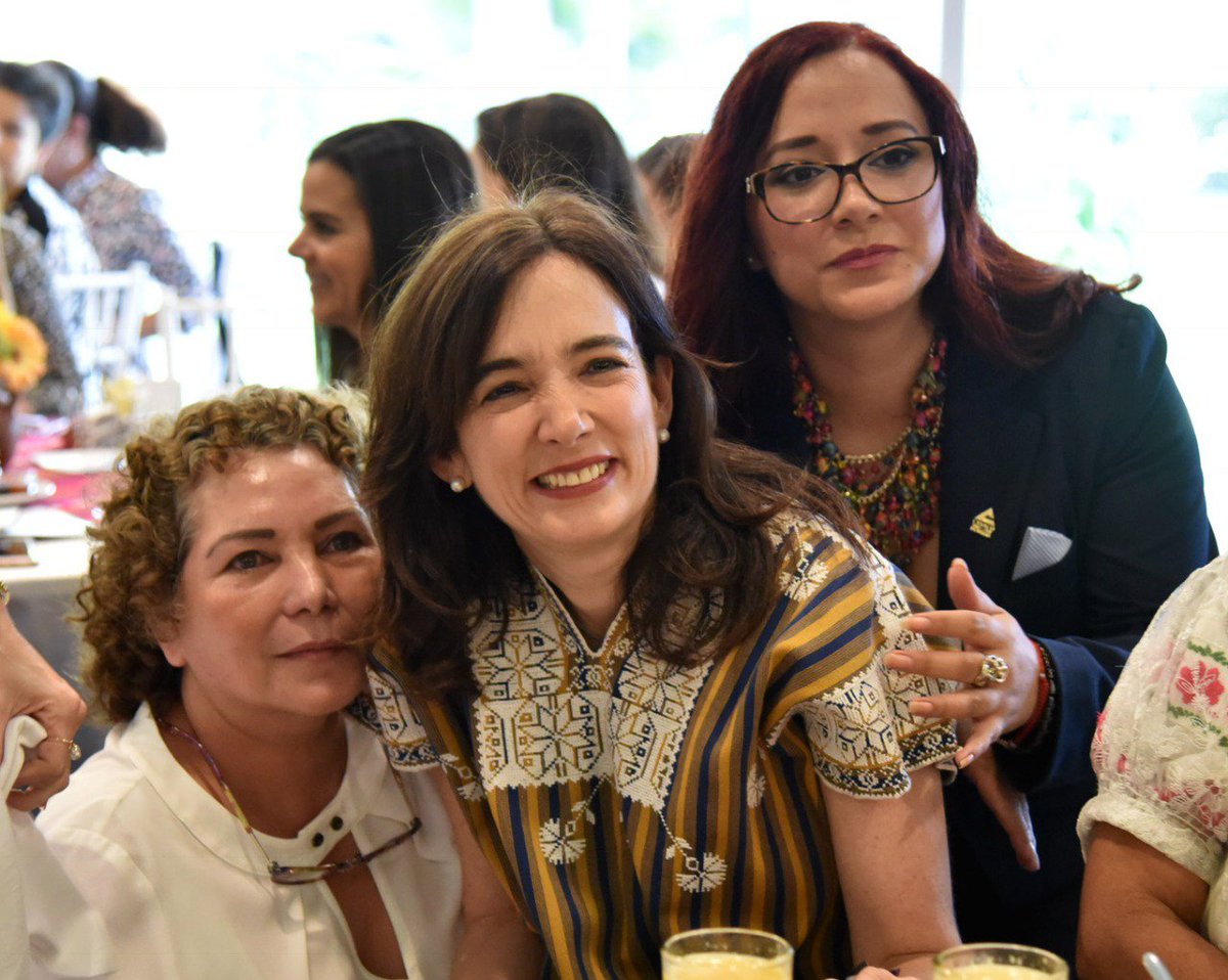 JuanaCuevasR's tweet photo. Hoy me reuní con mujeres michoacanas, conocí sus historias y me conmovió ver la fortaleza con la que enfrentan la vida. Gracias por inspirarnos a ser mejores cada día. https://t.co/dibgLAA9eQ