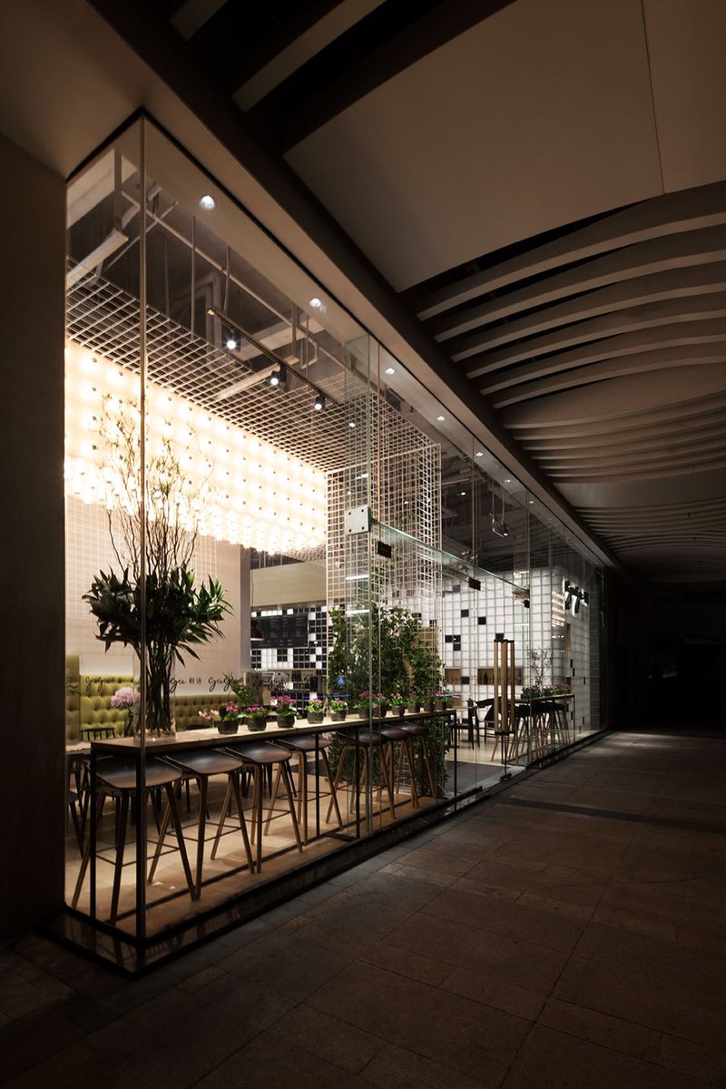 AN_archnow's tweet image. GAGA @ Wongtee Plaza Shenzhen
 reddot award 2017 winner
 The    design adopts a similar sense of style as previous GAGA café designs,   yet with  enhanced appearance and geometric boldness. 

 Architecture Now #ArchitectureNow #Architecture #Architect #Design #Interiors #Arts