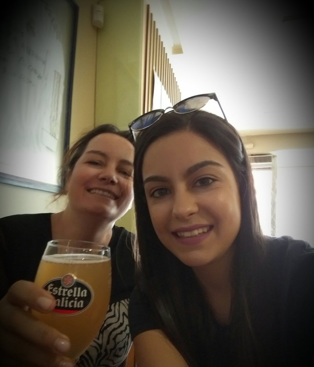 #Landrober124  é guapa ou non é guapa a miña nai?