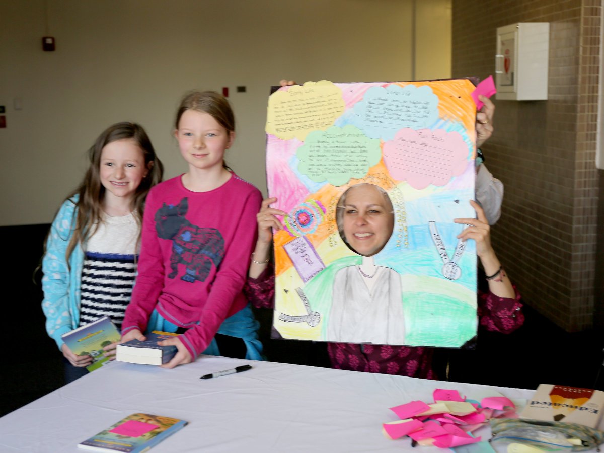 ahml's tweet photo. Close to 400 eager fans of all ages showed up to the Forest View Education Center to meet #KateDiCamillo on 4/28 #AHMLAuthors #LitMonth https://t.co/25wQ1EPsrz https://t.co/8yLtBi8Vhc