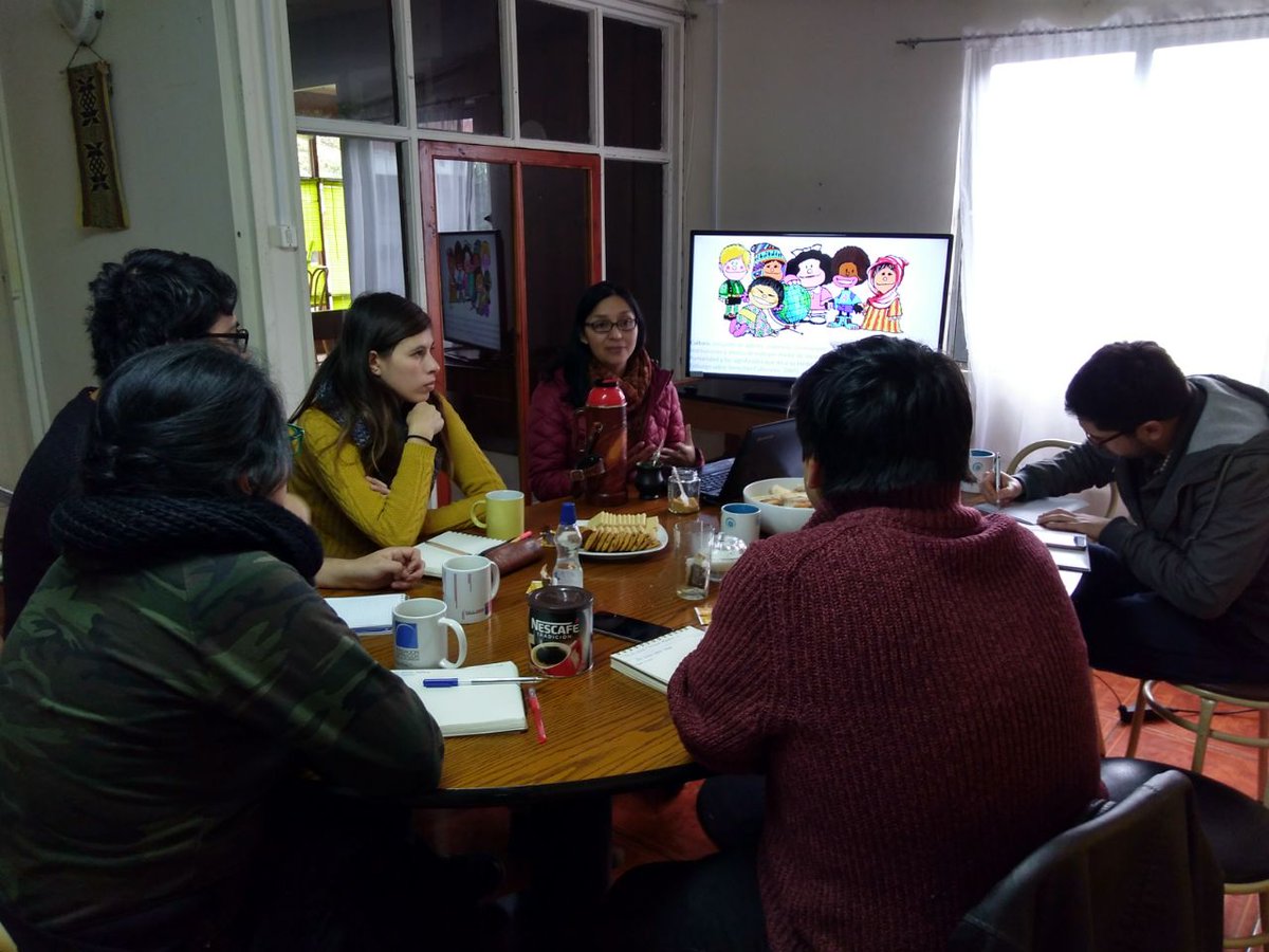 Culturas_arauc's tweet photo. Con la participación de equipo regional de @redculturacl @Culturas_arauc y Fundación @superarpobreza se realiza jornada de inducción a profesionales del programa #ServicioPaís que trabajarán durante 2018 en comunas de #LaAraucanía @ServicioPais @culturas_cl https://t.co/Z5yrnUNI5r
