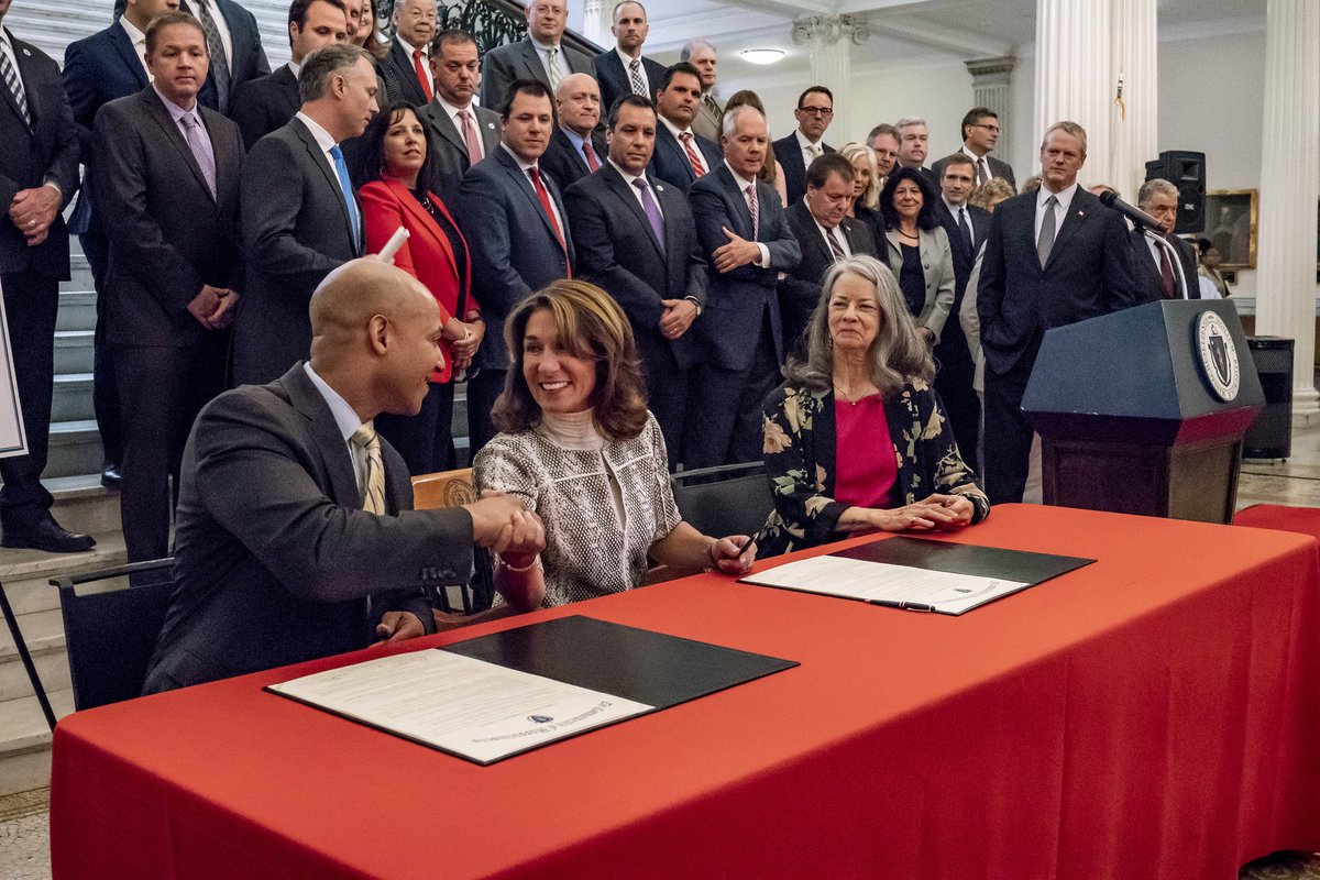 MALtGovArchive's tweet photo. I am thrilled to sign our final #CommunityCompacts with Boston and Wilbraham and look forward to creating more opportunities, developing broader connections and bringing additional success to municipalities across the state as we kick off May as #MunicipalMonth. https://t.co/mntUwXfFYZ