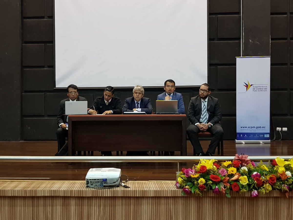 Se desarrolla mesa redonda en la que se exponen conclusiones del primer día del III Congreso Internacional "Sector de la Salud y el Poder de Mercado"