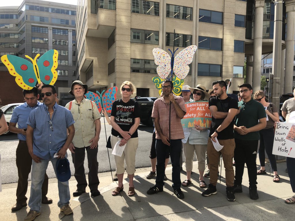 CWS_global's tweet photo. NOW: Marta, a mother of US children says she loves her husband, her children, and this country. She says it is powerful to see so many people assembled in support of her. #JerichoWalk https://t.co/VPSOSt1Gom