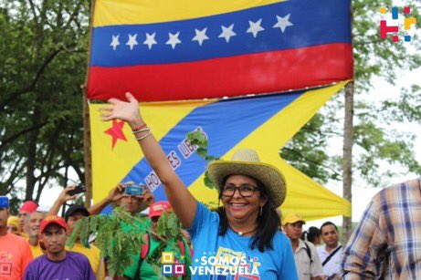e_maribeli's tweet photo. #3Mayo Educación presente en la Actividad de la Comuna El Maizal con la Camarada Deisy Rodriguez @AurimarVargas1 @CbitLara @MPPEDUCACION https://t.co/9hIEFCEyVQ