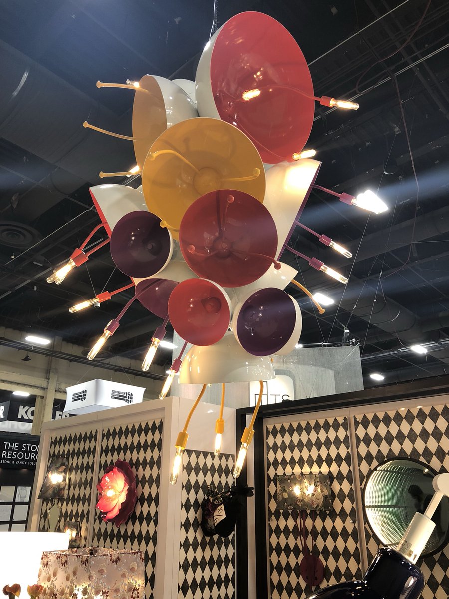 WPWoods's tweet photo. Whimsical Flower #hallmarklighting #hdexpo #hdexpo2018 https://t.co/HmutPRrBxL