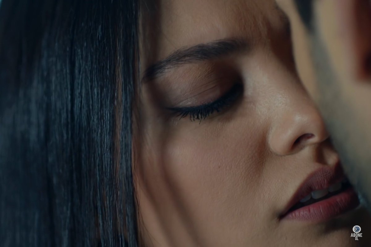 hepmiguzelim's tweet photo. H O Ş Ç A K A L     A Ş K I M  !  !  🖤❤️

#ZeyMir #HazalFilizKüçükköse #KaanUrgancıoğlu https://t.co/MAJN9SupMC