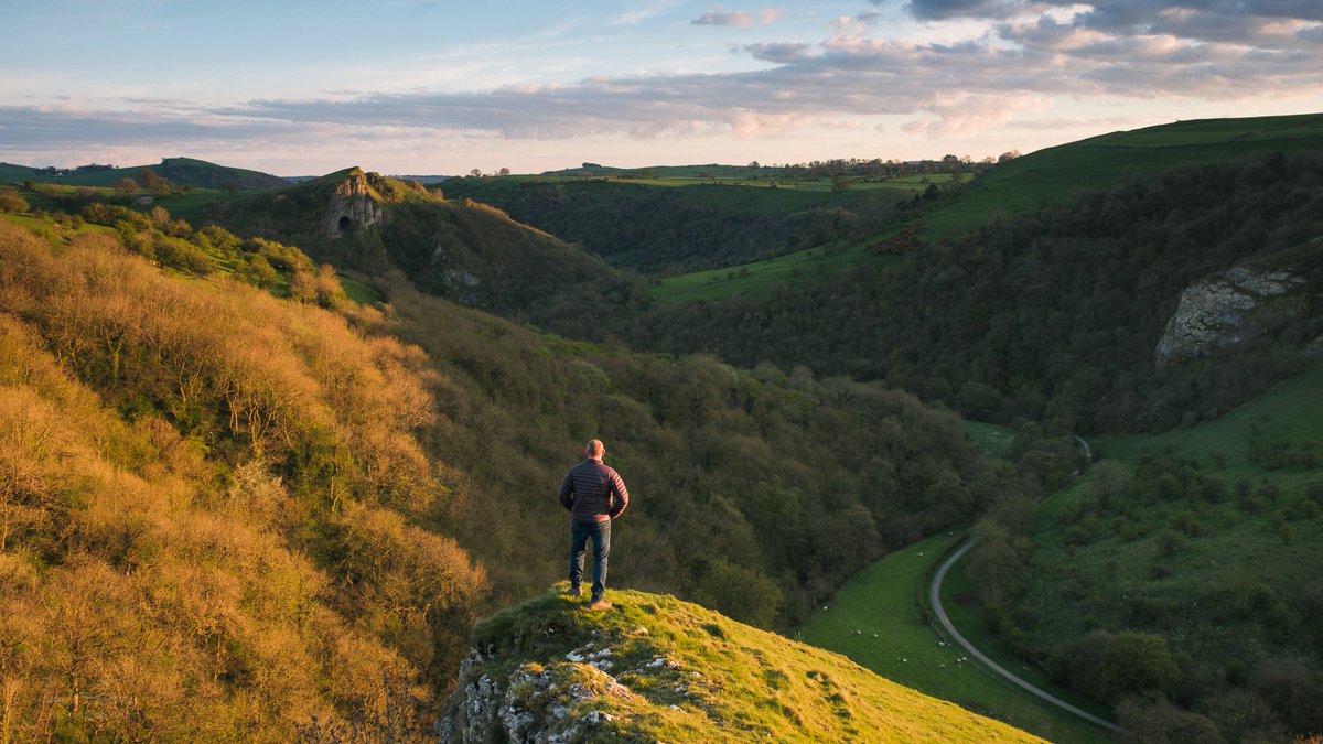 Manifold Valley - Staffordshire

Had a wander on Monday evening after work looking for some new vantages along the Manifold Valley. Ended up on the flanks of Ecton hill for the last light.

#Staffordshire #peakdistrict @TweetSMDC