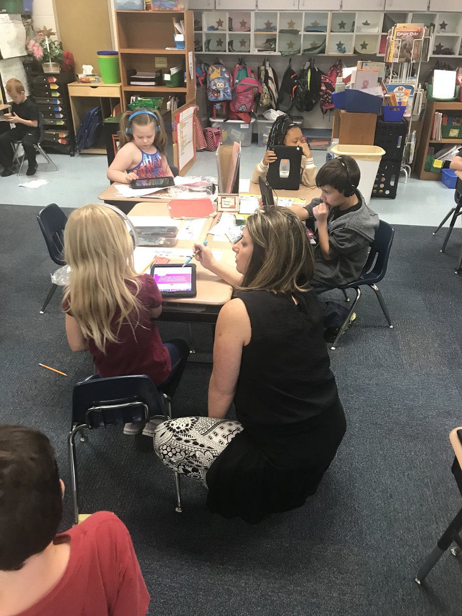 DrCourtBishop's tweet photo. First graders writing book reviews! Intentionally integrating technology to provide choice for our little authors! #gashlandstars #trueagency https://t.co/stT1ZpiZrc