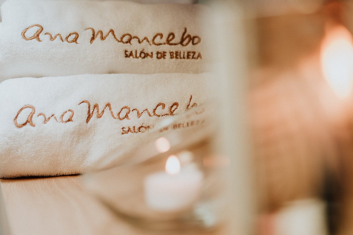 AnaMancebo9's tweet photo. Belleza, bienestar...el mejor regalo que puedes hacerle a quién mas quieres.
.
.
#anamancebo #relax #diadelamadre #tratamientosfaciales #tratamientoscorporales #VitaminaC #TheMindfulTouch #InhibitFaceLift #indibadeepbeauty #sorisabeautysolutions #cosmetics #verano #travelblogger https://t.co/dv3N0XidL0