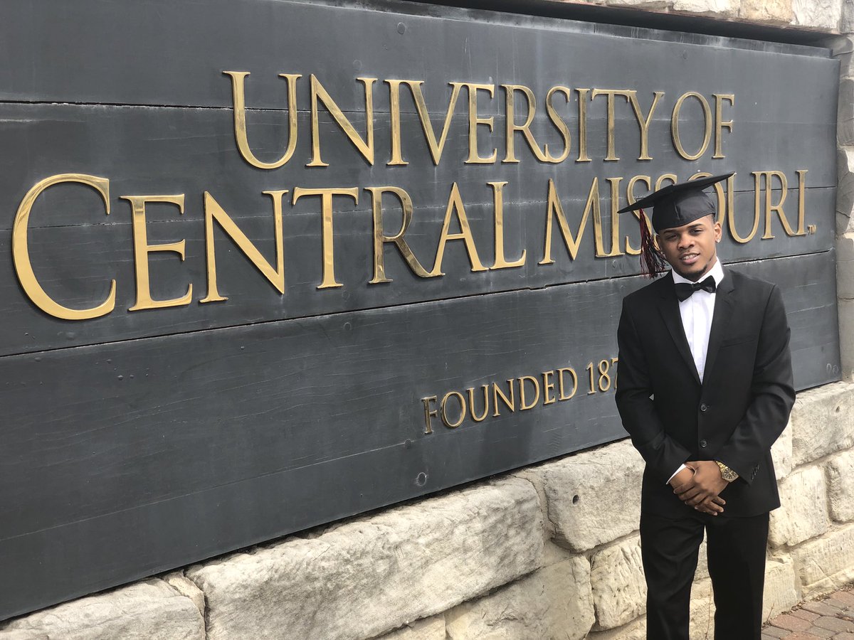 EB22__'s tweet image. May 5th I’m outta here 🎓