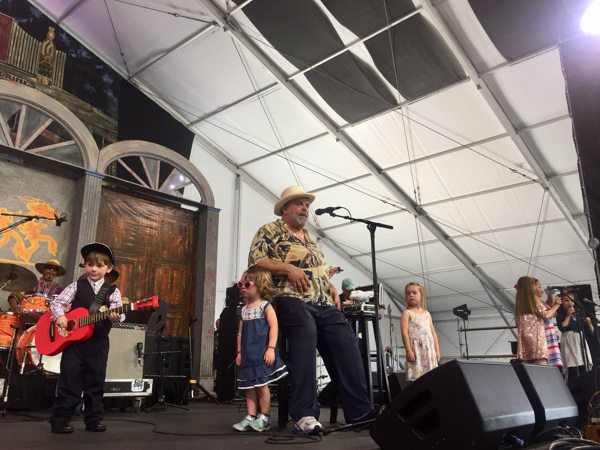 bigcitybluesmag's tweet photo. @jazzfest #CongoSquare Stage -@KermitRuffins - “All Aboard!” &amp; “Drop me off in #NewOrleans!” &amp; #Blues Stage - #JMonqueD - #KidsAreAlright https://t.co/MJYD2bjEfc