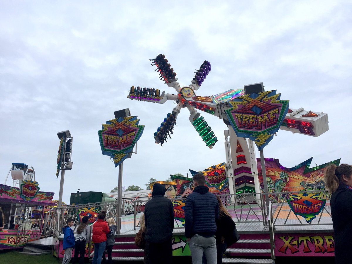 SDL_Rides's tweet photo. Xtreme’s first ride on opening night of Knutsford May Day Funfair 2018 and the eagerly waiting riders LOVED it! SO... who came down tonight???
#Knutsford #Cheshire #Funfair #XtremeRide https://t.co/dDB8BlPQIt
