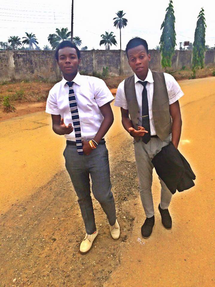 EmmanuelGlamour's tweet photo. #fineone
#doctors
#eggrollteam https://t.co/GfKUiJWOuA