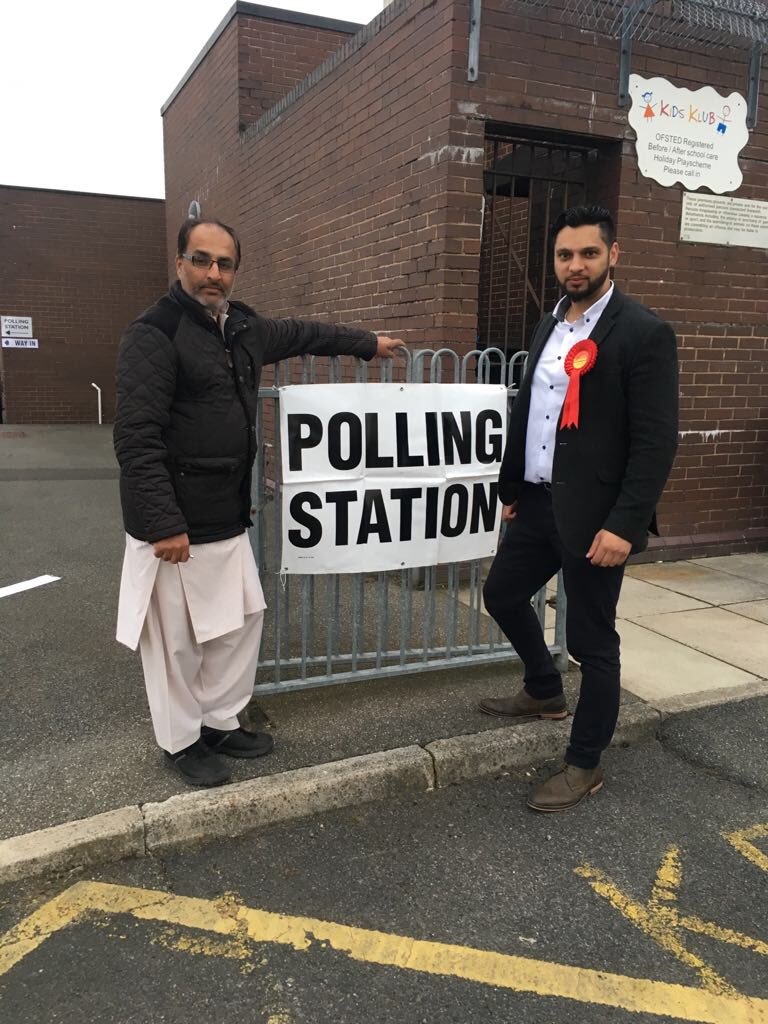 CllrRaja's tweet photo. Brilliant Response Today. Fingers Crossed for all the Labour candidates throughout the country. Thanks to all my Brothers, Uncles, Friends and fellow Councillors that came out to help. #BurnleyLabour #LabourDay2018 #LabourDoorstep @CllrLubna @LianPate @local_labour @BPYouth4Lab https://t.co/pPDW8P1oed