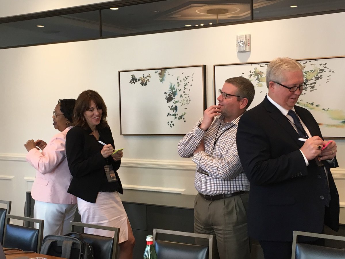 kellyhines's tweet image. Creating algorithms to provide instructions - computational thinking at its best! #transforminged @discoveryed