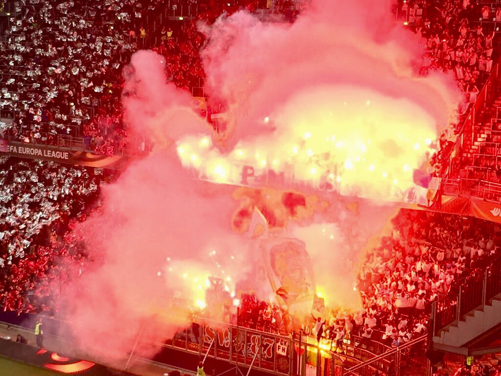 VGCU84's tweet photo. #RBSOM #FCSOM #OM Le plus grand club français, avec son meilleur public de France, se qualifie pour sa 5ème finale européenne... Allons la gagner ensemble à Lyon le 16 mai!!! #ForzaOM 🔵⚪️🔥🏆 https://t.co/GrlNEBUTVG