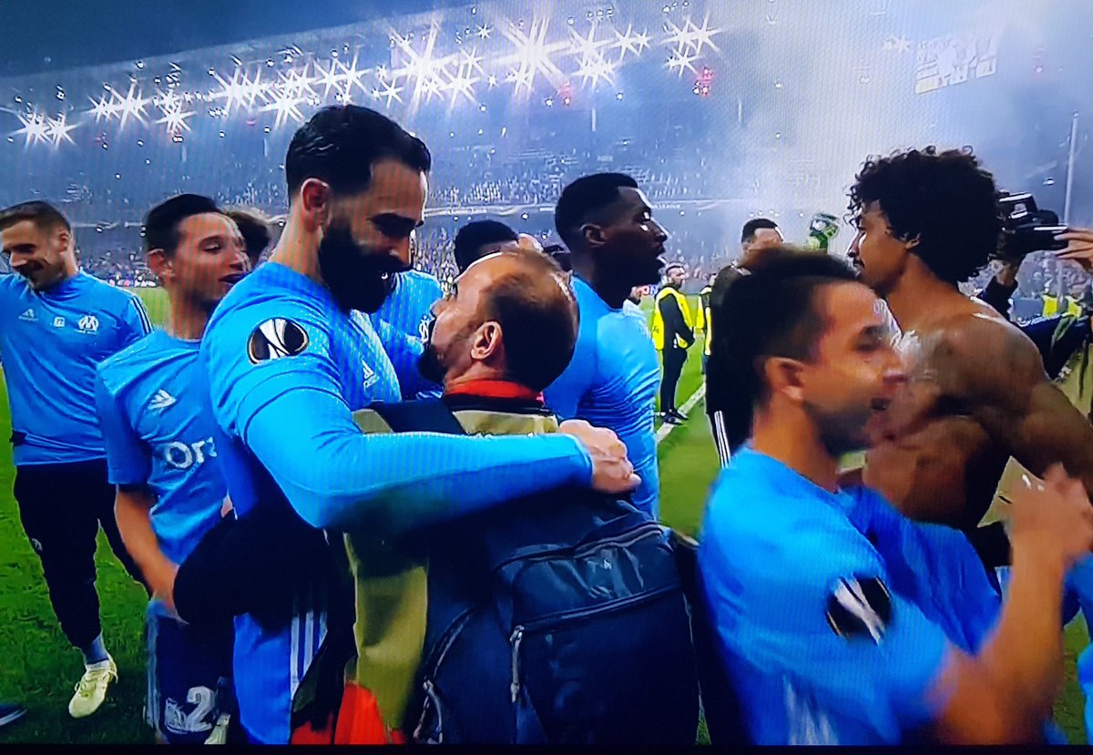 bembelly's tweet photo. #Woopitaing! #OuPinèze! On l'a fait!
On est en #finaleee! On est en #finale! On-est-on-est on est en #FINALE! On est en finaleee! On est en finale! On-est-on-est On est en FINALE! On est en finaleee! On est en finale! On-est-on-est l'#OM en FINALE!!! Γ #Lyon chez moi! #OMeeeeuh! https://t.co/99eUwJYHFp